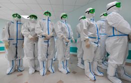 В России продлили выплаты помогающим больным COVID-19 до конца 2021 года