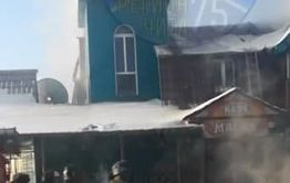 Крыша кафе загорелась на Агинском тракте в Чите 