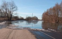 Режим ЧС ввели в Мензе из-за затопленной дороги к селу