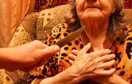 В Акшинском районе двое местных жителей напали на пожилую женщину