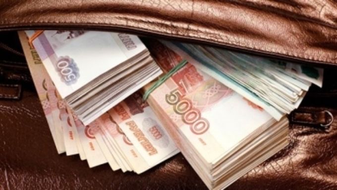 80-летний мужчина забыл в читинском троллейбусе миллион