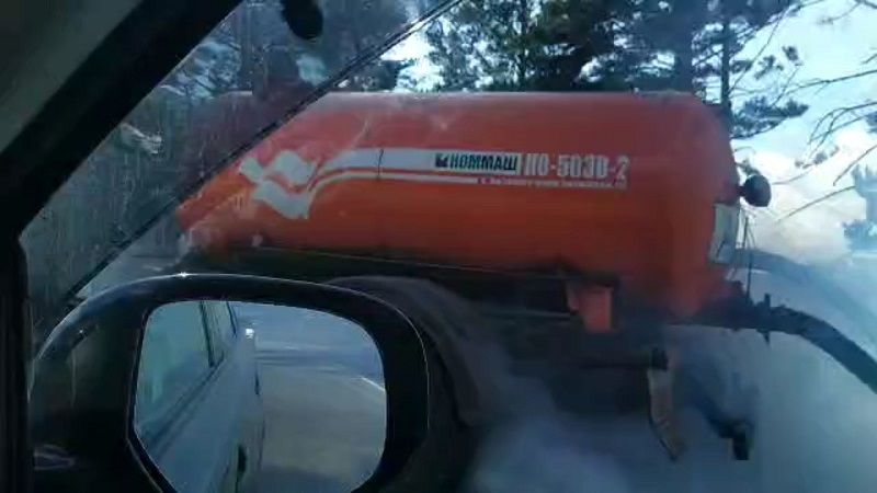 Говновозка загорелась под Кручиной 