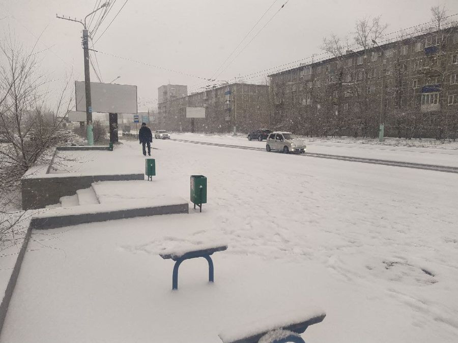 Столицу Забайкалья накрыло снегом: троллейбусы в затруднительном положении, дорожники пытаются что-то сделать