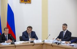 Медведев в дыму сибирских пожаров