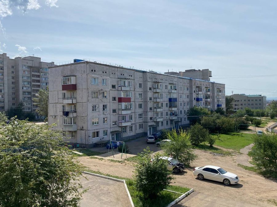 «Ну тогда полетаем». Читинка выбросилась из окна пятиэтажки.