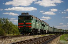 Грузовой поезд сбил монтера пути в Чите