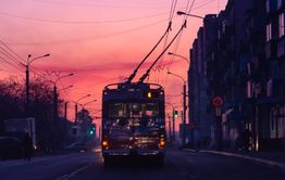 В Чите троллейбус насмерть сбил женщину на остановке
