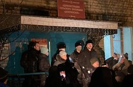 Собачий майдан: Жители Домны готовы были штурмовать администрацию, но к ним вышел губернатор (видео)