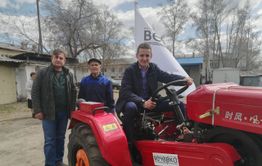 Обладатель трактора переволновался и потерял ключи от гаража 