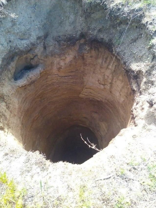 Возле одного из Забайкальских сел появились отверстия глубиной до 10 метров – их происхождение неизвестно 