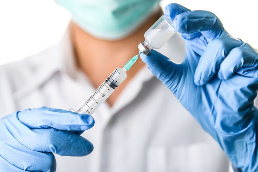 Пациенты, привитые против COVID-19, могут заразиться повторно