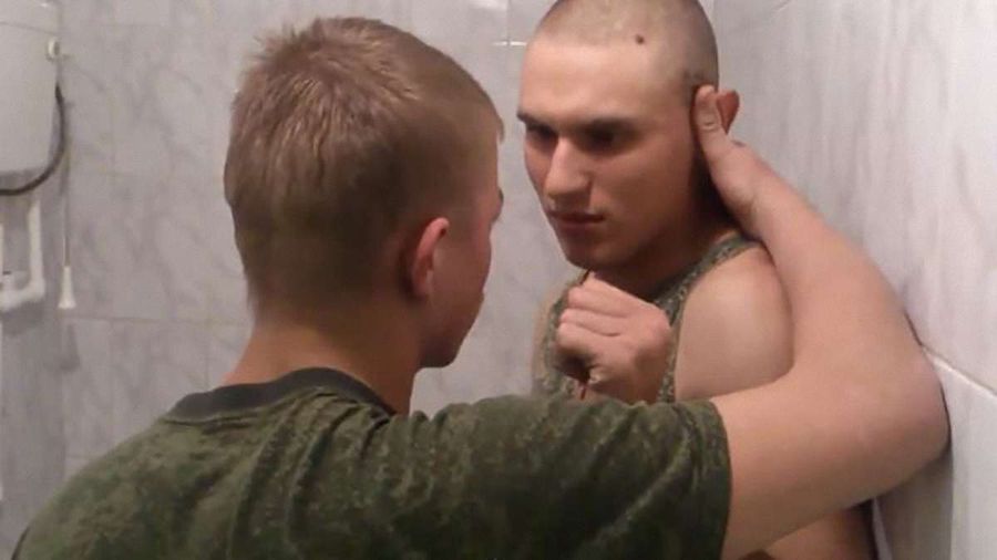 «Старики» выстригали на голове «молодых» дорожку – знак опущенного