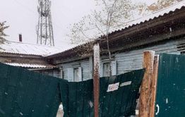Читинец на автомобиле без госномеров врезался в детский сад