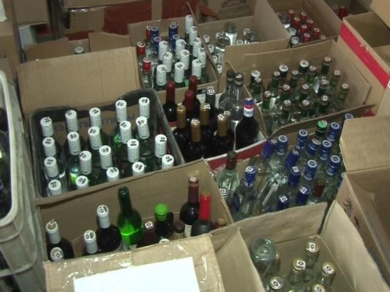 ​Крупную партию контрафактного спирта нашли на складе в Чите