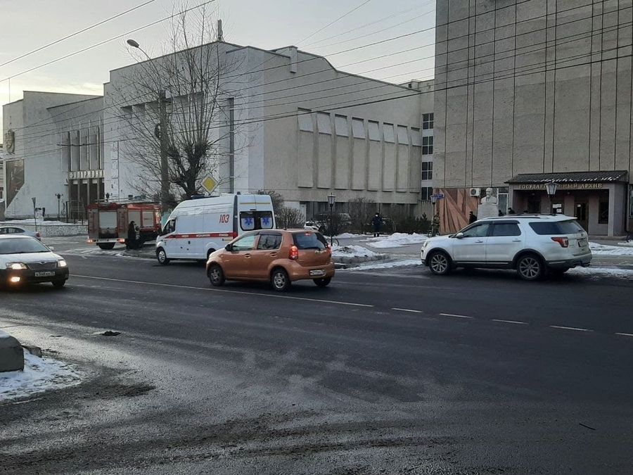 Здание госархива оцепили в Чите. Там может быть граната.