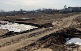 Власти Нерчинска проложили мост через ручей после публикации «Вечорки» и реакции ЦУРа
