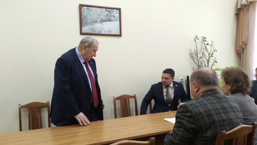 Гардеробщица в думе: Жалко, что Михалёв уходит