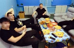«Вечорка» № 46: Как Цеповяз в лагере ел икру, или «Мурка любит денежных»