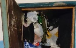 Хозяин квартиры, заваленной мусором до потолка, топит соседей в Чите