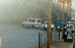 Авария усложнила движение по Кастринской