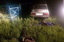 Забайкальцы угнали машину и спрятали ее на кладбище. Позже они вернулись за ней на краденом мотоцикле 