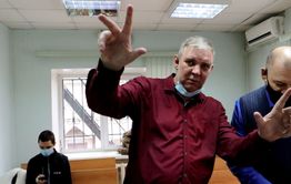 Суд по делу оппозиционного блогера-матершинника Лехи Кочегара перенесли на 2021 год