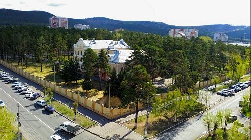 Плюхин предложил губернатору отказаться от шикарной гостиницы на Смоленской