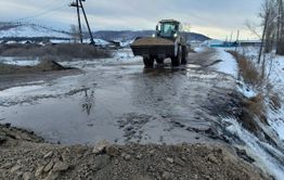Река затопила улицу в Петровске-Забайкальском. Жильцы одного дома эвакуированы