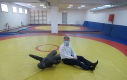 Глава Бурятии в ходе проверки избирательного участка кинул на прогиб манекен (видео)