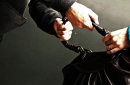 30-летний дарасунец вырвал у пенсионерки сумку