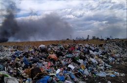 Предварительная причина пожара на свалке в Атамановке – поджог 