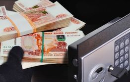Два борзинца вытащили из сейфа в торговом центре почти 2 млн рублей, чтобы купить машины