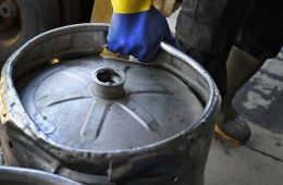 Читинцы украли кегу с пивом и распилили ее болгаркой
