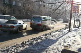 Две столкнувшихся «Тойоты» затруднили движение по Кастринской (фото)