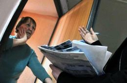 Жительница Краснокаменска под видом соцработника входила в дома пенсионеров и крала деньги