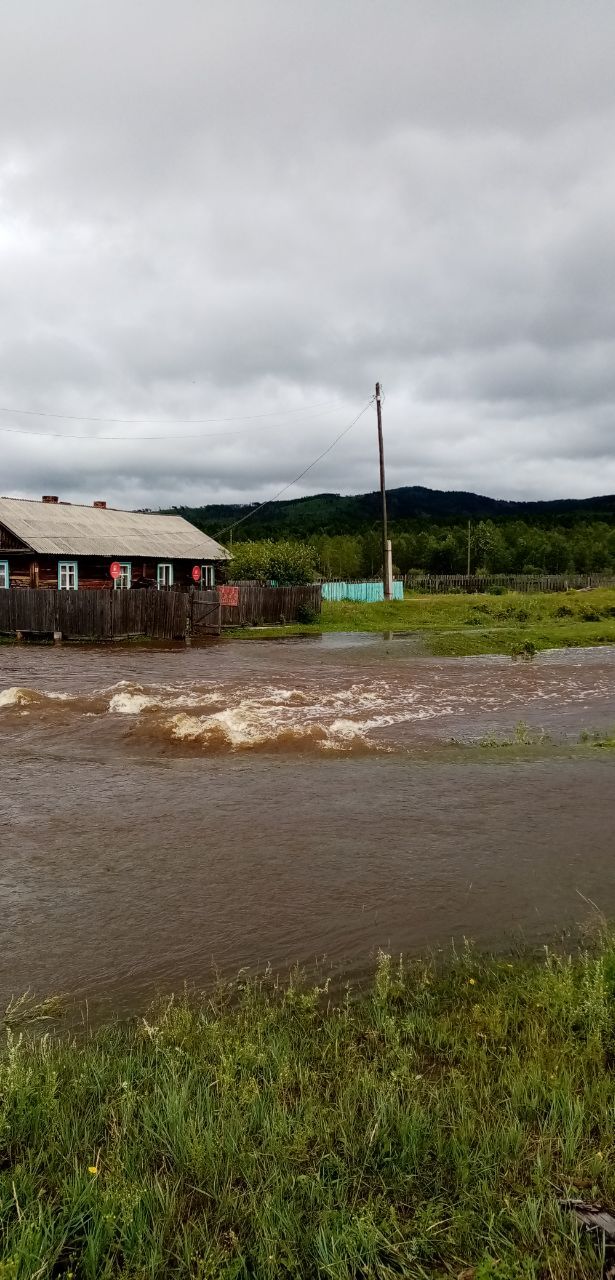 Одно из сёл Забайкалья наполовину затопило рекой
