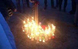 В Улан-Удэ более 100 человек пришли на место ДТП, поддержать родственников погибшего ребенка