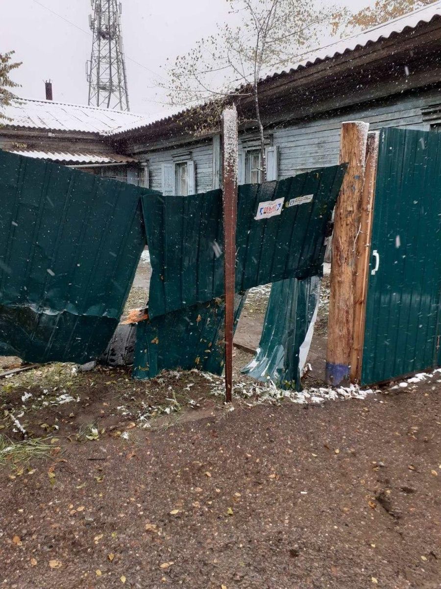 Читинец на автомобиле без госномеров врезался в детский сад