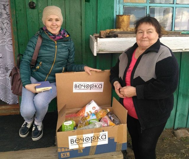 Для жительница Татаурово Веры Просянниковой продуктовый набор стал подарком ко дню рождения  