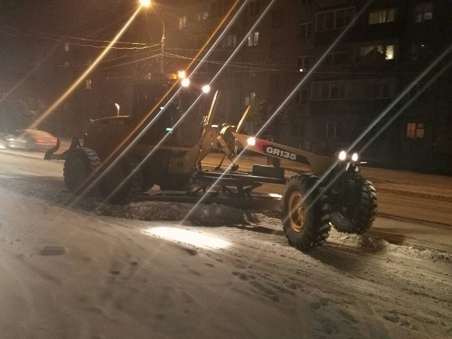 Снегопад и предновогодний шопинг превратили Читу в город сплошных пробок