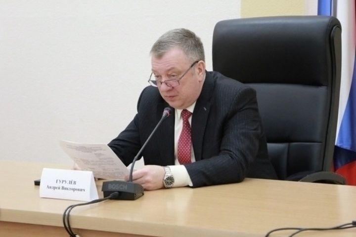 Зампред правительства края Гурулев отвечает на вопросы о самоизоляции в прямом эфире