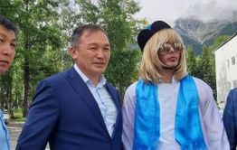 Республика в шоке: стилист Сергей Зверев идет в Госдуму от Бурятии