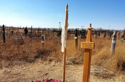 На бурятских могилах не ставят крестов, но ра...