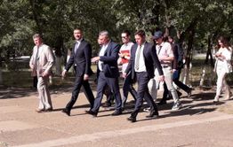 ​Осипов подобрал обертку от мороженого за журналистом