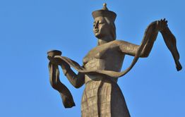 В Бурятии из-за коронавируса закрыли ТЦ, общепит и кинотеатры 