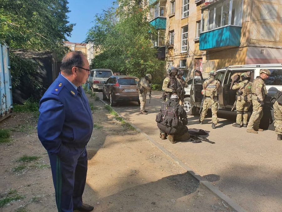 Следователи и полицейские работают над раскрытием убийства в Чите