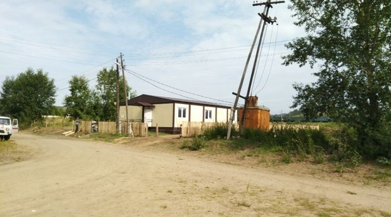 ​Жители Большой Туры разгромили забор, построенный у нового ФАПа