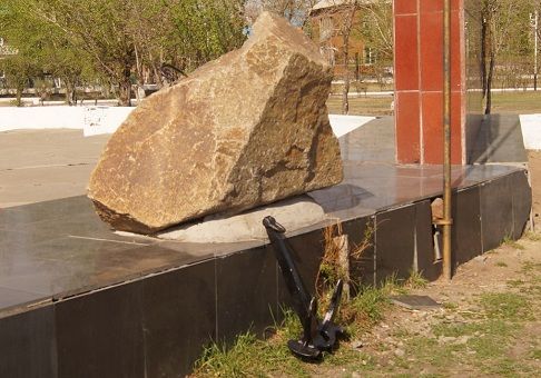 Памятник морякам пострадал от рук вандалов в Забайкальске
