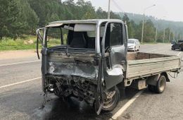 Грузовик врезался в «Тойоту-Ленд-Крузер» в Чите