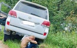В Нерчинске юноша угнал джип вместе с пассажиркой 
